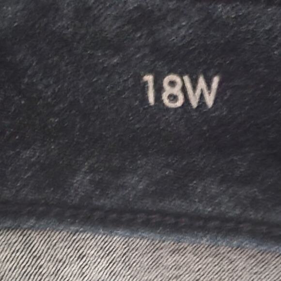 Liverpool Los Angeles Distressed Dark Wash High Waist Stretch Cuffed Shorts 18W - Picture 4 of 10